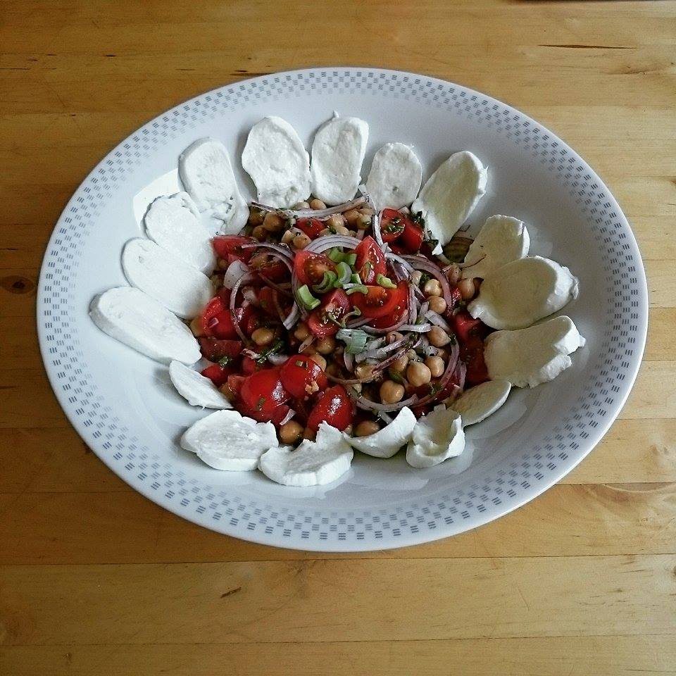 Kichererbsen Salat mit Büffelmozzarella